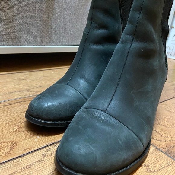 Toms Chelsea Boots - Picture 2 of 5